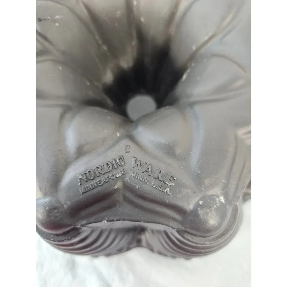Vintage Nordic Ware Bundt Brand Fiesta Party Pan Cast Aluminum Black USA 9.5
